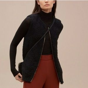 Aritzia Wilfred chatou black teddy sherpa vest